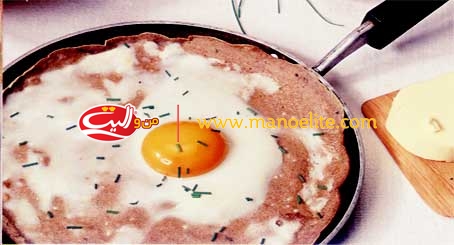 پن کیک سیاه با تخم‌مرغ