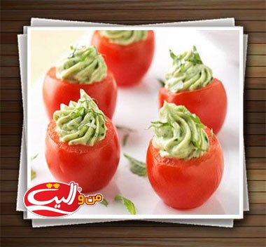 آووکادو و گوجه فرنگی با سس پستو
