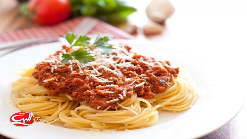 اسپاگتی با گوشت و سس قارچ