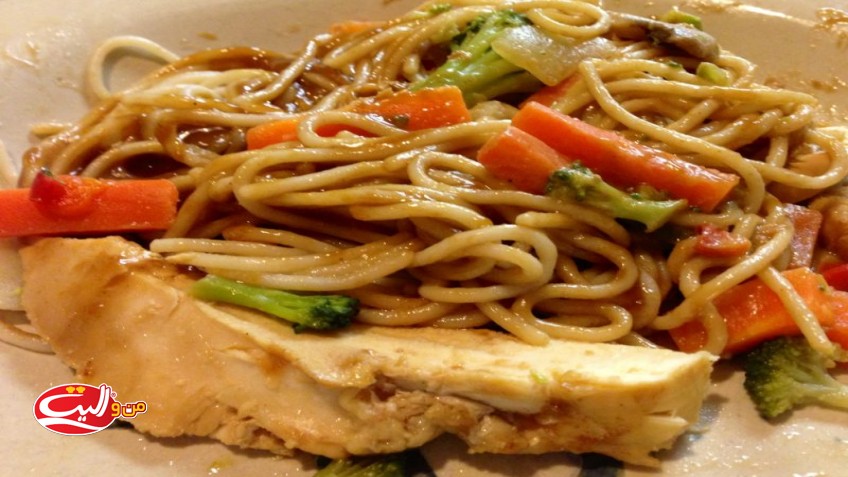 نودل با مرغ و گل کلم