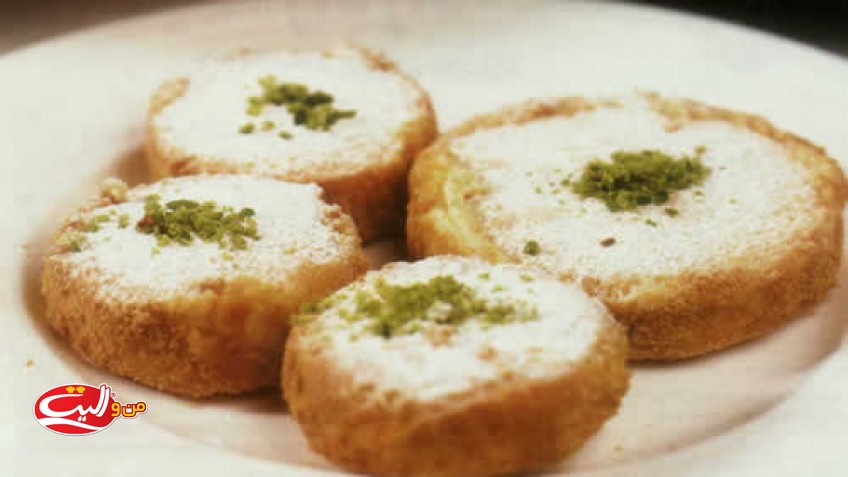 شيريني با كرم و بادام سوخته