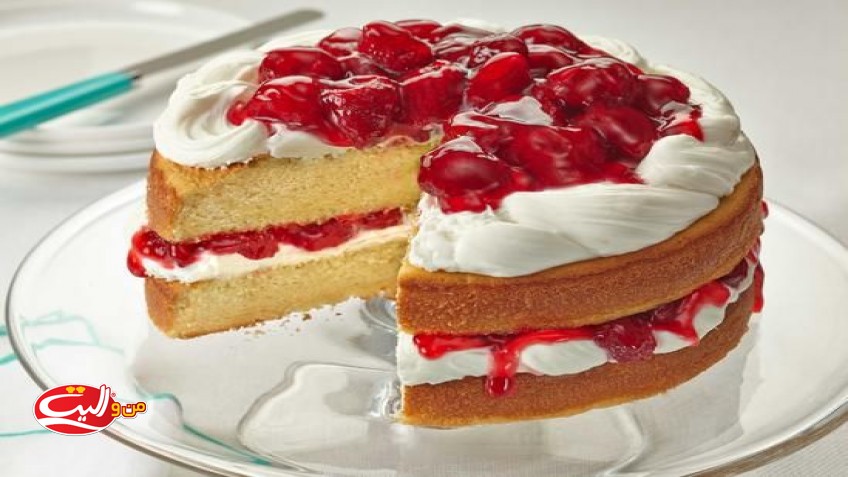 Vanilla cake with cream (procedure) Strawberry