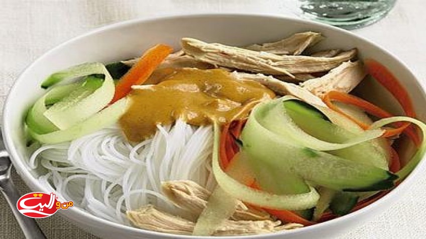 نودل با میگو و شیلی